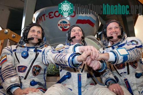 Phi hành đoàn tàu Soyuz TMA-21 (từ trái sang): Ronald Garan, Alexandr Samokutyaev và Andrey Borisenko - Ảnh: Reuters