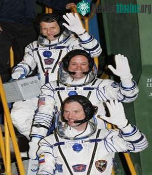 Tàu vũ trụ Nga đưa phi hành đoàn mới lên ISS ảnh 1
