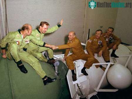 Hình ảnh về ngày Apollo - Soyuz gặp nhau trên quỹ đạo ảnh 16