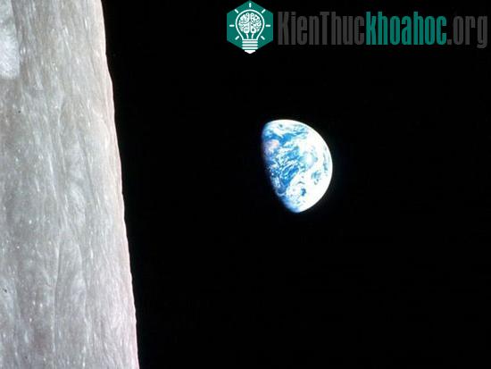 Bức ảnh màu đầu tiên “Trái đất mọc