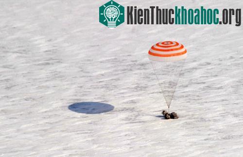 Tàu Soyuz TMA-01М trở về Trái đất vào ngày 16.3 vừa qua - Ảnh: AFP