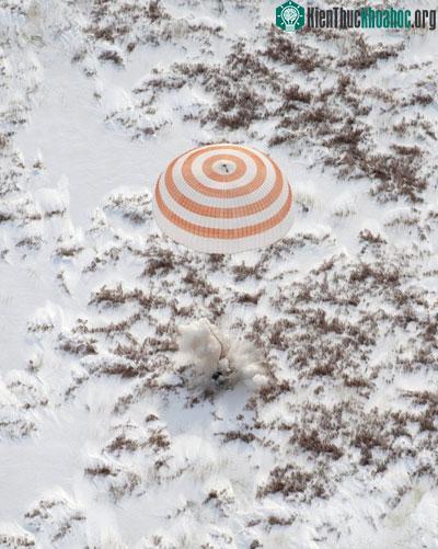Tàu vũ trụ Soyuz trở về trái đất ảnh 3