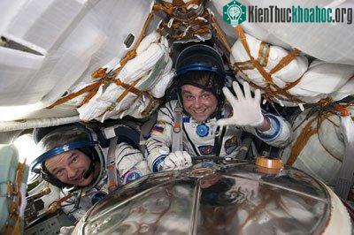 Tàu vũ trụ Soyuz trở về trái đất ảnh 6