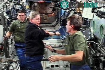 Discovery vào Trạm Vũ trụ Quốc tế ảnh 0