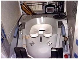 Toilet trên tàu vũ trụ có gì lạ? ảnh 0