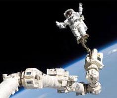 NASA vẫn chưa lắp thành công pin mặt trời mới cho trạm ISS ảnh 0