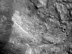 Bức ảnh đầu tiên này đã được chụp vào ngày 29/9 phía trên vùng Lus Chasma, một trong các nhánh của Valles Marineris, khu vực hẻm núi lớn trên sao Hỏa. (Nguồn: NASA)