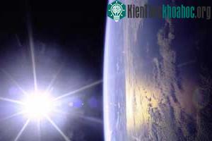 Khoảng cách Trái đất - Mặt trời ngày càng lớn ảnh 0