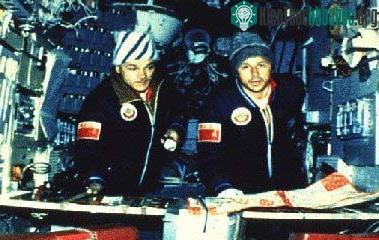 Savinhkh và Dzhanybekov Soyuz-Ttrong tàu Salyut 7