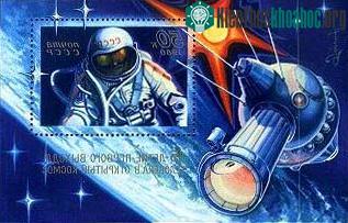 Leonov thực hiện chuyến đi bộ đầu tiên vào ngày 18/03/1965