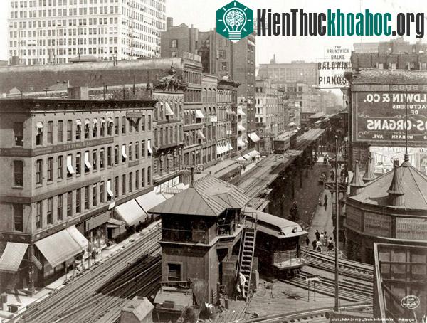 Quang cảnh trước lúc cháy nhà cửa.