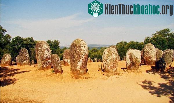 Vòng đá cromlec và truyền thuyết về những người phụ nữ thần bí
