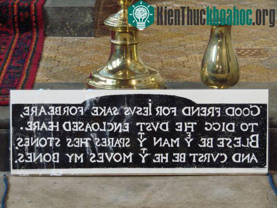 Lời nguyền trên mộ William Shakespeare tại nhà thờ Holy Trinity, Stratford-upon-Avon.
