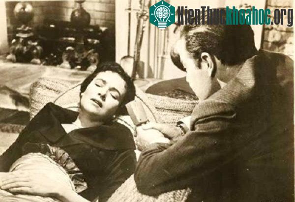 Chữa bệnh bằng thôi miên lùi kiếp là một phương pháp chữa bệnh không theo truyền thống.