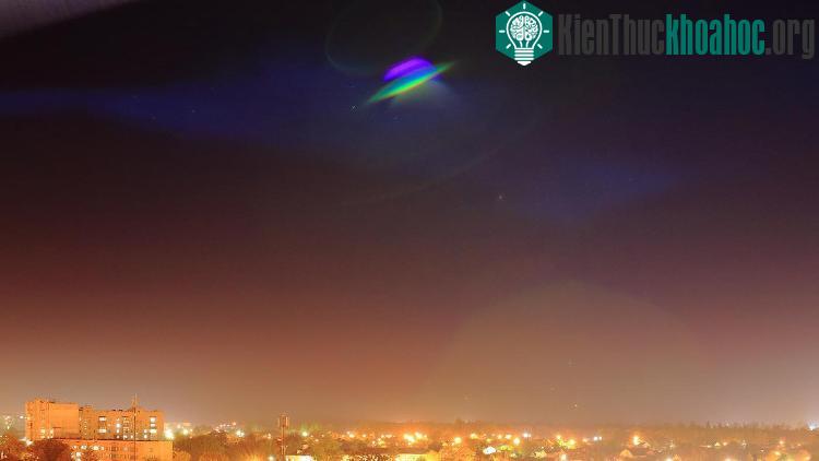 UFO này xuất hiện tại Pháp cách đây 2 năm trước nhưng giờ mới được công bố. (Nguồn ảnh: Ufosightingsdaily).