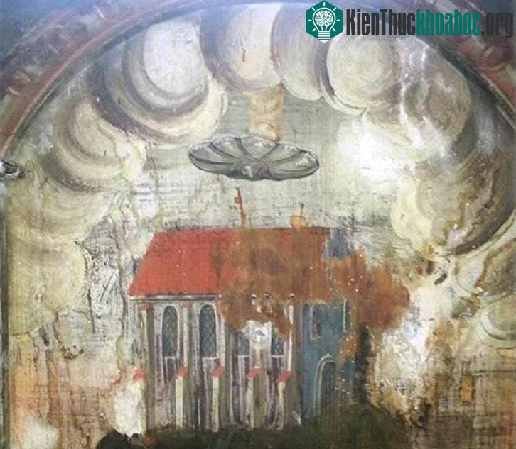 Hình vẽ giống UFO trên tường nhà thờ. (Ảnh: Catalina Borta).