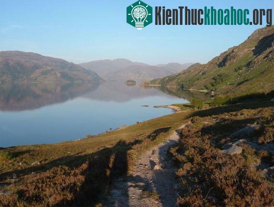 Hồ Morar là vùng nước sâu nhất ở British Isles. (Ảnh:&nbsp;londranews.com)