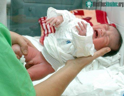 Đứa trẻ sinh ra trong ngày rằm, mùng một được coi là có “lộc”.