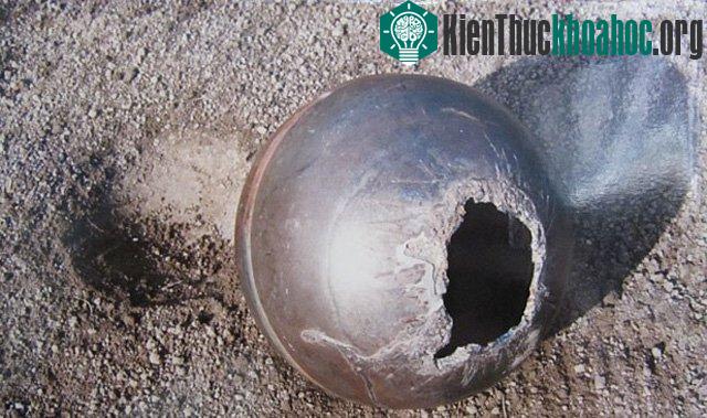Ban đầu, khi chưa có nhiều thông tin về Space Balls, người dân tin rằng đây là một tàn dư của một công nghệ nào đó tân tiến từ các cường quốc trên thế giới.