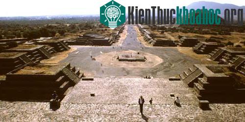 Đại lộ dẫn đến Kim Tự Tháp Teotihuacán, Mexico.&nbsp;(Ảnh: jqjacobs)