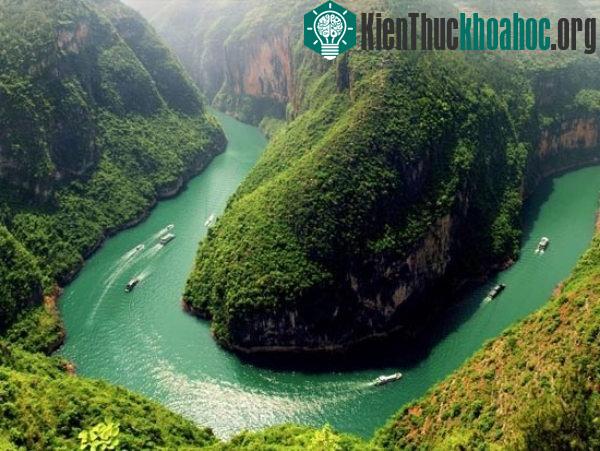 Sông Trường Giang ở quận Thái Hưng, tỉnh Giang Tô ngàn năm cuồn cuộn nước