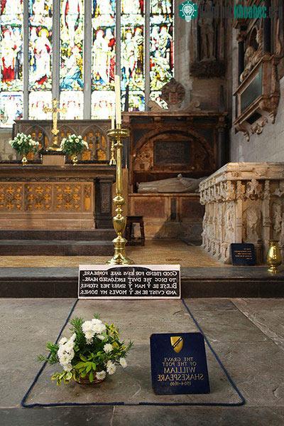 Bí ẩn lời nguyền trên mộ Shakespeares