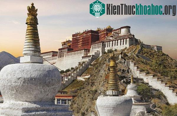 Cậu bé Robin Hull thường nói ngôn ngữ kỳ lạ và tự nhận rằng cậu từng học nó tại một tu viện dù trên thực tế, cậu chưa đủ tuổi để đến trường. (Ảnh minh họa: wordpress.com)