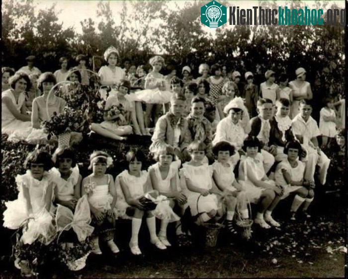 Những bức ảnh hiếm hoi về các con của bà Vassilyev.