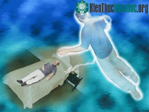 Người đàn ông chứng kiến các bác sĩ cấp cứu cho mình từ góc phòng. (Ảnh minh họa)