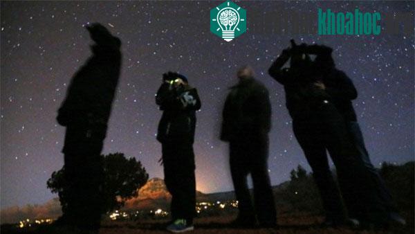 Hầu hết UFO và người ngoài hành tinh được báo cáo xuất hiện vào lúc nửa đêm. (Ảnh:&nbsp;thesudburystar)