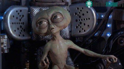 Tuy hình dạng nhỏ bé nhưng Alien vẫn có thể tận dụng công nghệ để di chuyển đến hành tinh xa xôi