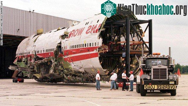 Chuyến bay TWA 800 C