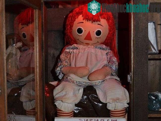 Búp bê ma ám Annabelle
