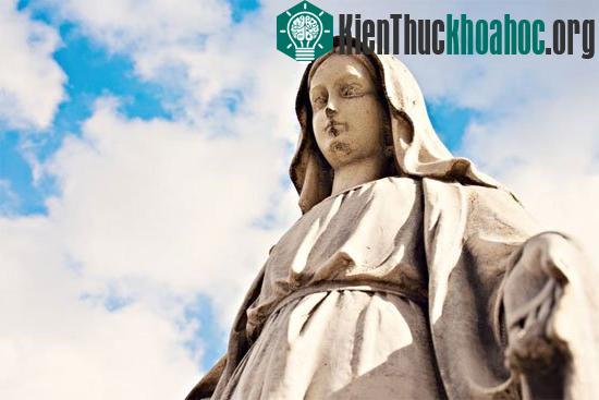 Những bức tượng biết khóc