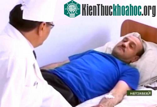 Người dân được đưa đến bệnh viện trong tình trạng mê man, mệt mỏi.