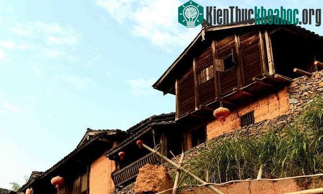 Người dân ở đây vẫn giữ lối sống truyền thống của người Khách Gia.