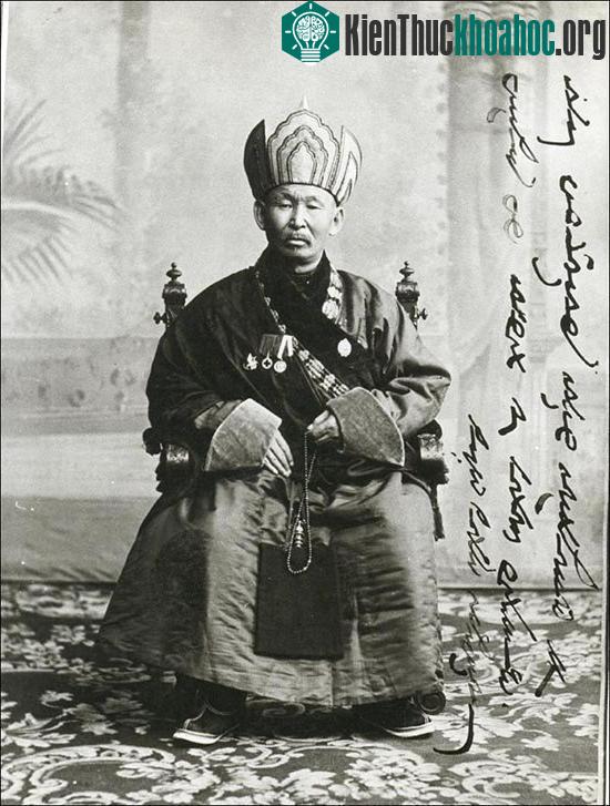 Ngài đã qua đời năm 1927 nhưng xác vẫn còn nguyên vẹn.