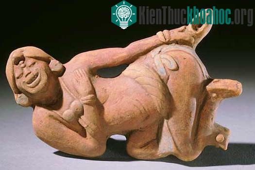 Người Maya thường xuyên dùng các loại thuốc gây ảo giác trong các nghi lễ tôn giáo, nhưng họ cũng sử dụng hàng ngày để giảm đau.