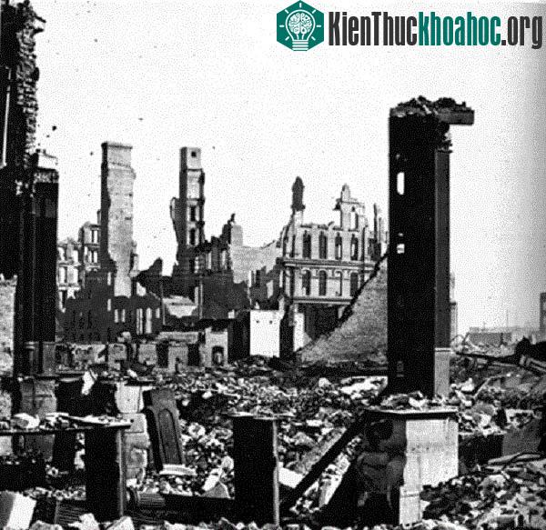 Những gì còn sót lại sau đêm đại học tại Chicago, Mỹ