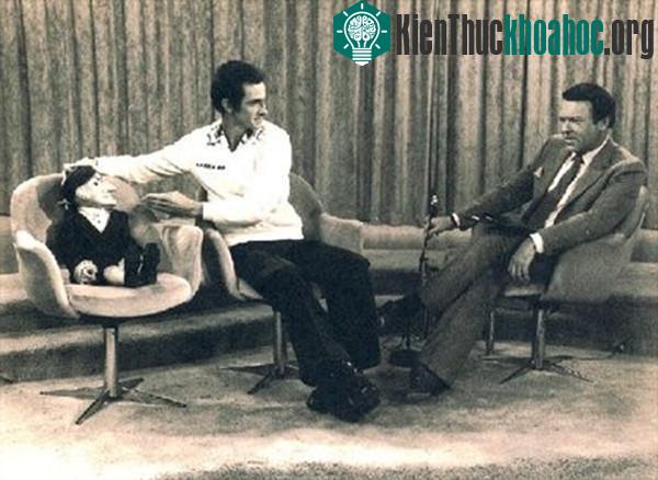 Letta và chủ nhân tham dự một buổi talk-show trên truyền hình