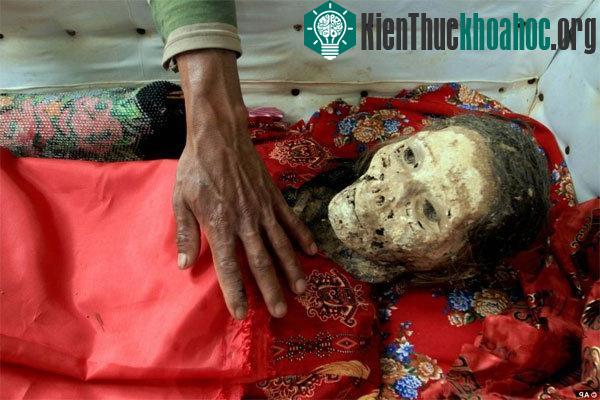 Người chết phải tự thực hiện hành trình trở về nhà, bất chấp quãng đường đó xa hay gần.