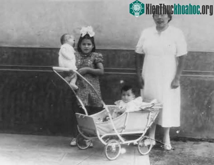 Gerardo đón nhận người em trai của mình vào năm 1972, sau khi Lina Medina kết hôn với Raul Jurado.