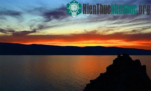 Một khoảnh khắc huyền ảo và có phần ma mị của hồ Baikal