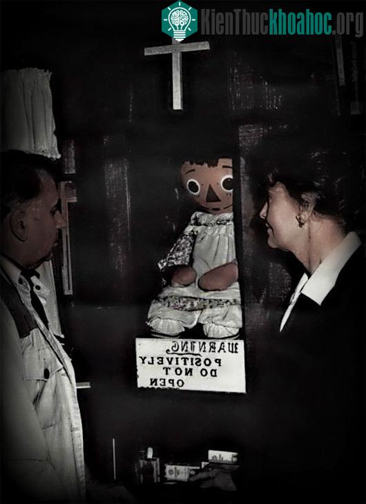Búp bê Annabelle