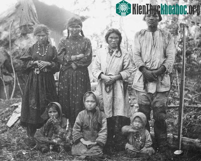 Bức ảnh gia đình người Mansi.