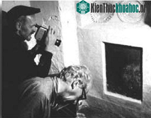 Khuôn mặt "ma quái" biết ẩn hiện trên sàn nhà