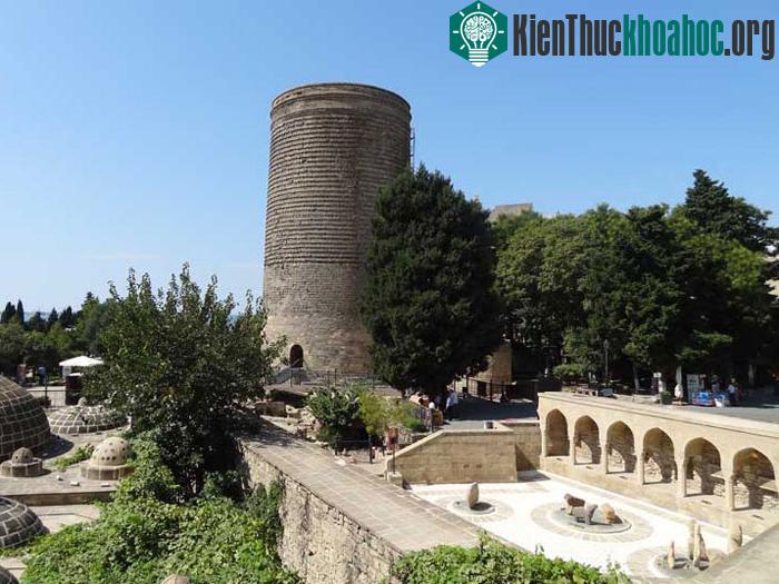 Baku là thành phố có sự kết hợp tinh tế giữa cổ điển và hiện đại.