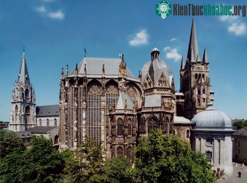 Nhà thờ chính tòa Aachen - Đức- ảnh 1
