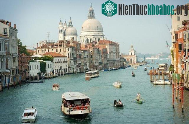 Trung tâm lịch sử của Rome - Italy