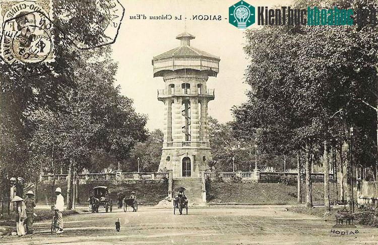 Tượng đài do người Pháp xây dựng đầu thế kỷ 20 ở vị trí Hồ Con Rùa ngày nay. (Ảnh tư liệu).